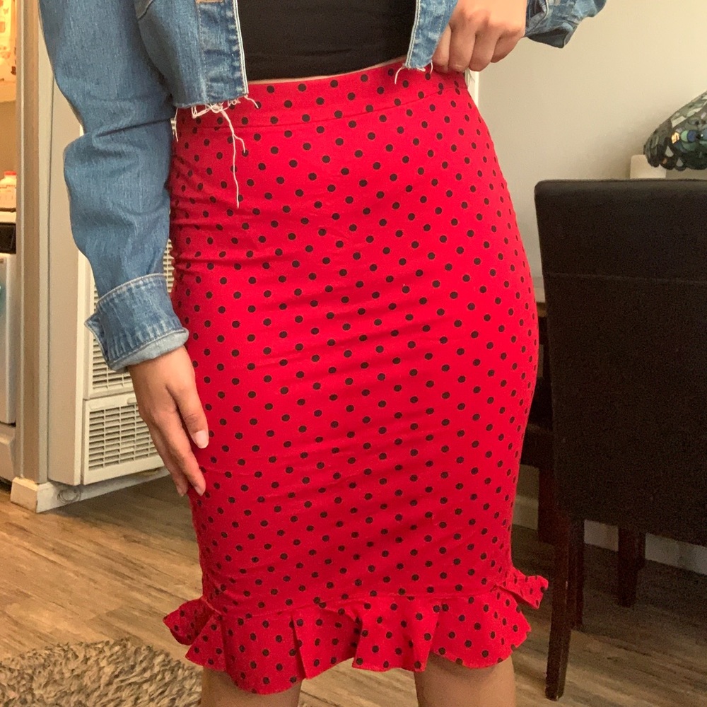 Red polka dot pencil skirt 🌹🌹